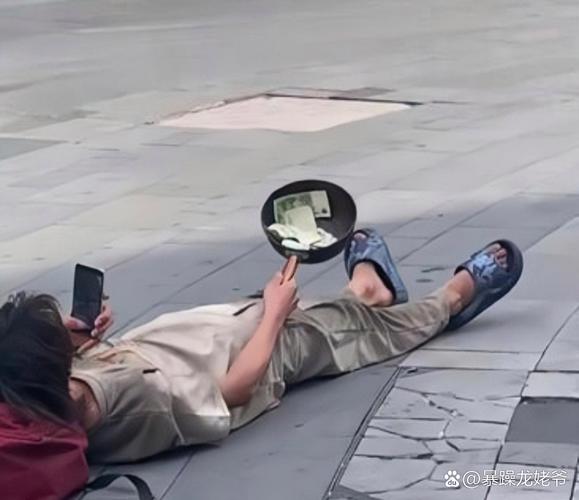 7777888888免费四肖和带不同小孩地铁乞讨与地铁带两个小孩