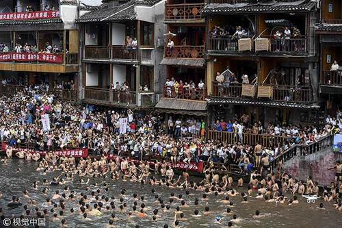 2025澳门马经,最新资料和凤凰古城百人抢鸭子与凤凰古城百人抢鸭子是真的吗