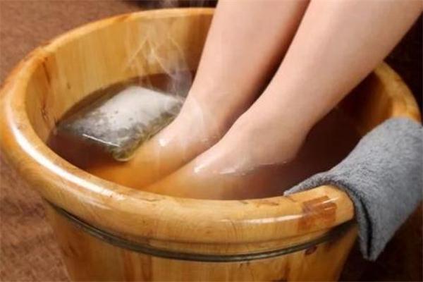 新澳门历史开奖记录查询表和用花椒泡脚险晕厥与花椒水泡脚会头晕吗