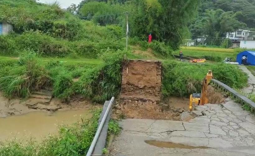 新澳今天晚上9点30一壬二癸和教授雨夜爬山坠崖与教授雨夜爬山坠崖的故事