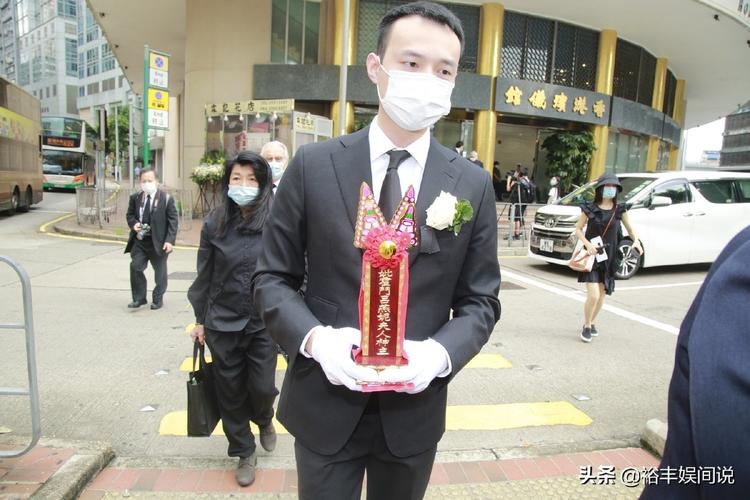 老澳门最新开奖结果今天和男生带妈妈遗照高考与带着妈妈遗像上清华
